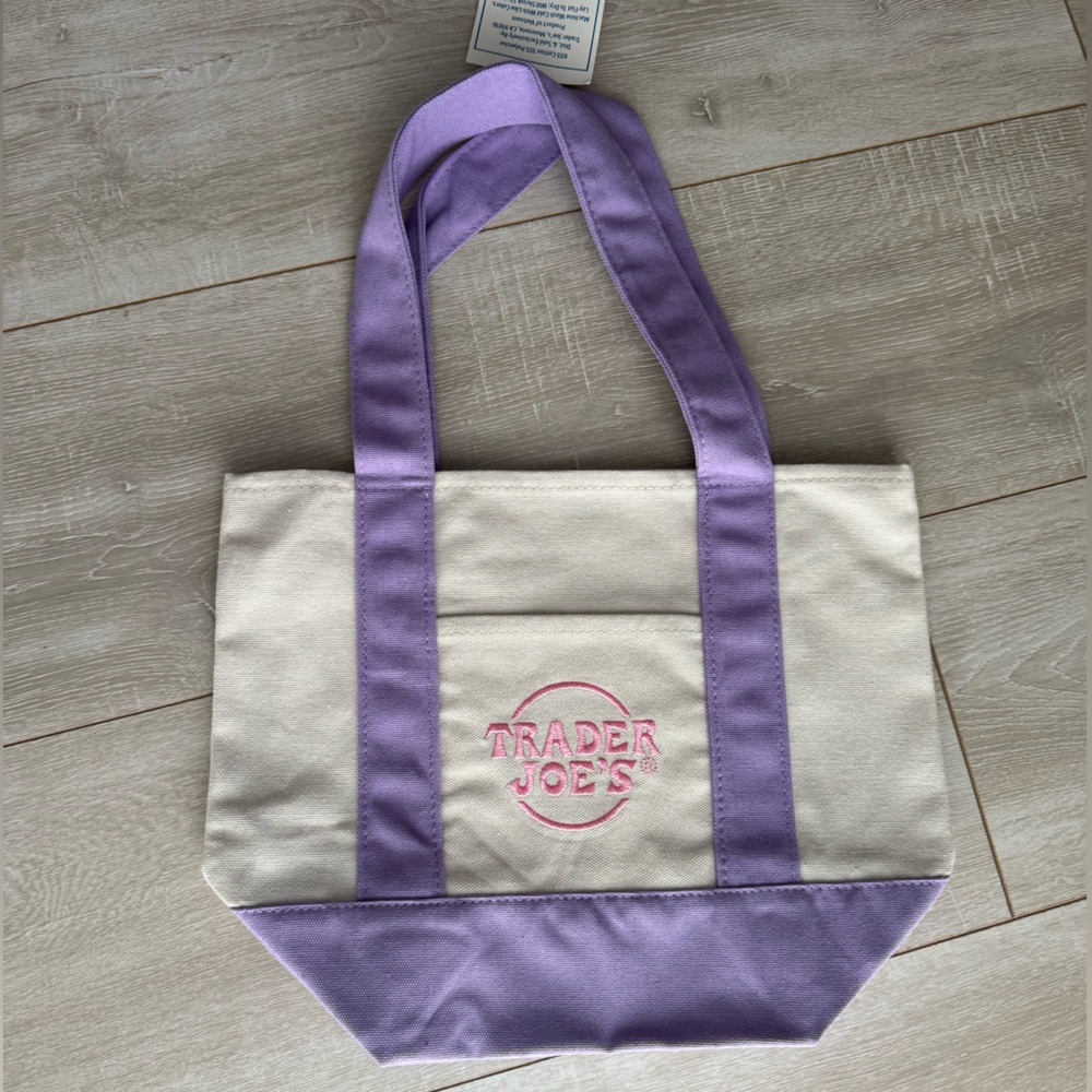 Mini Pastel Canvas Tote Bags

Sized at about 13” long, 11” tall, and 6” wide